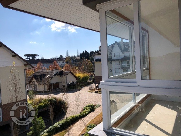 APARTAMENTO DE DOIS DORMITÓRIOS EM GRAMADO