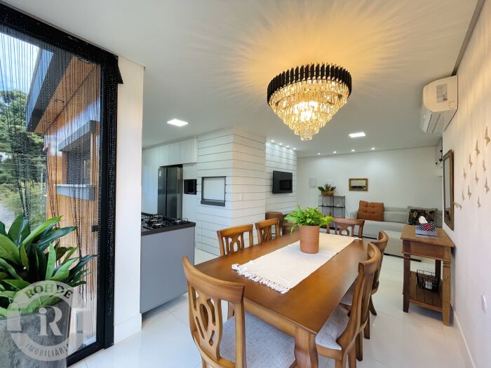APARTAMENTO DE TRÊS DORMITÓRIOS EM CANELA