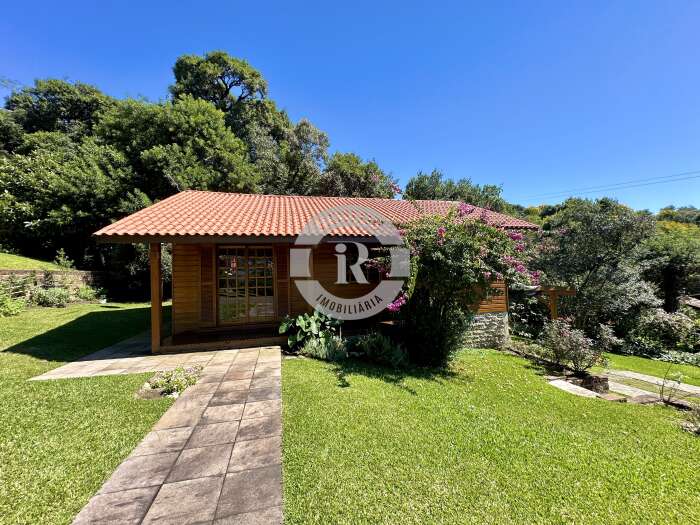 CASA DE DOIS DORMITÓRIOS EM CANELA