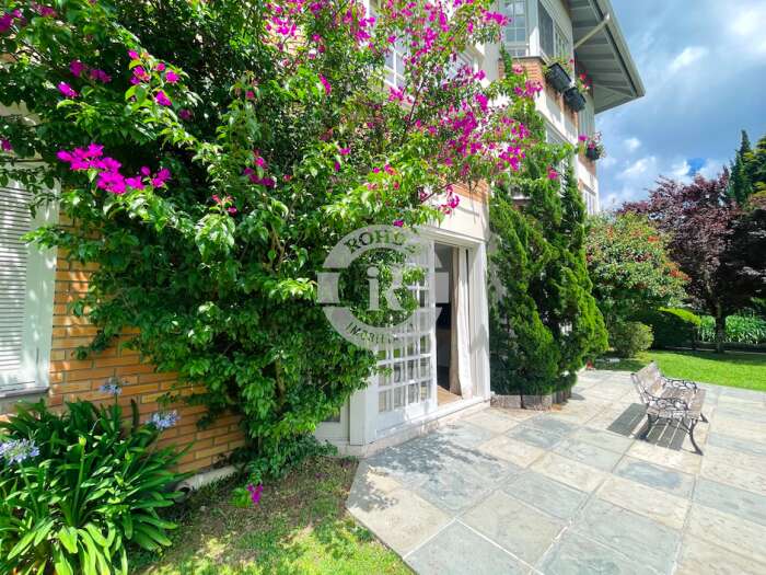 APARTAMENTO DE DOIS DORMITÓRIOS EM CANELA