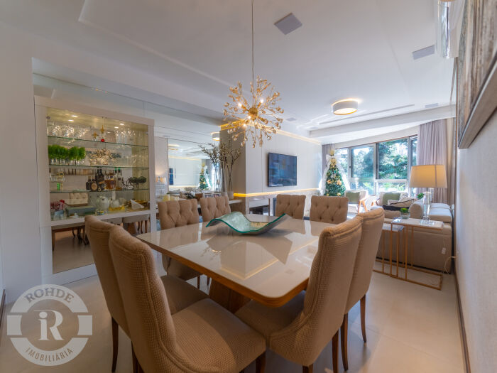 APARTAMENTO DE TRÊS DORMITÓRIOS EM GRAMADO